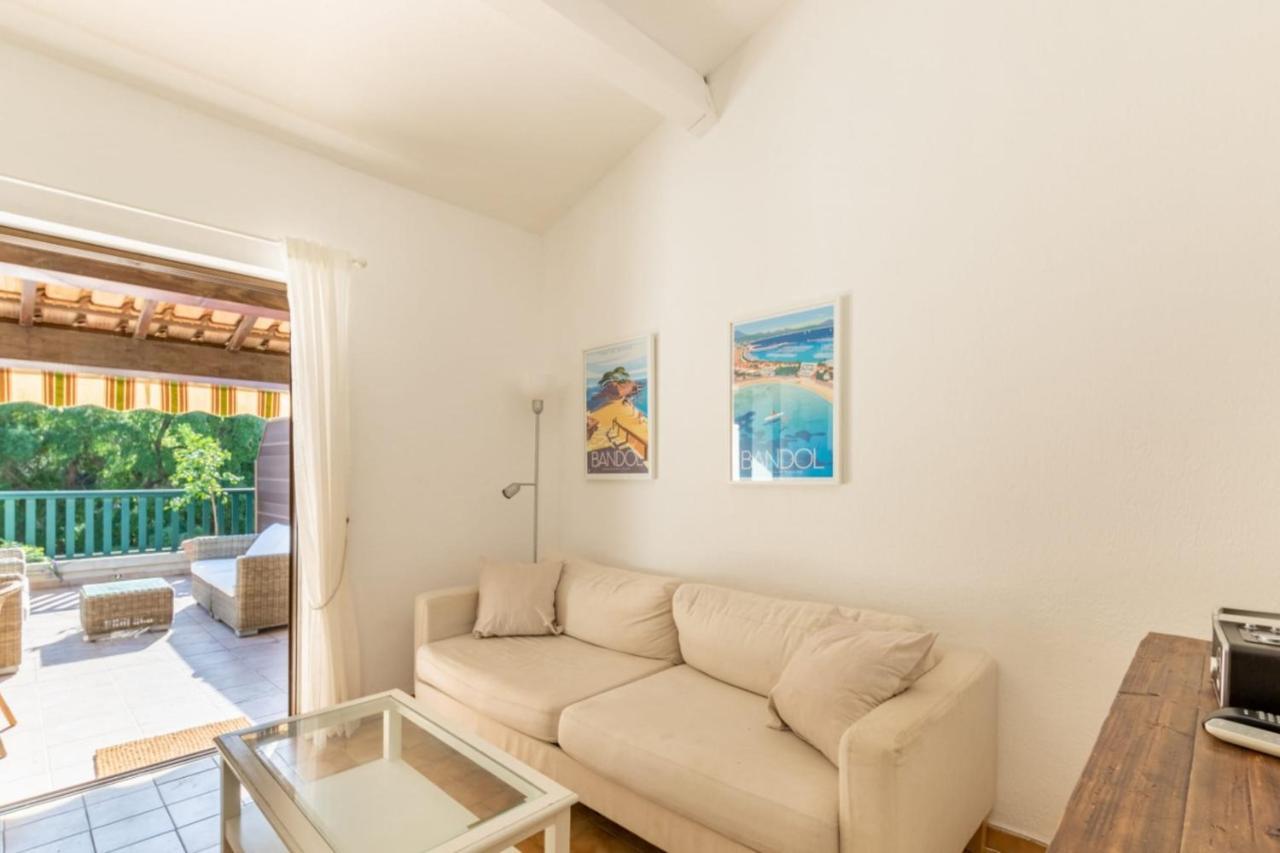 방돌 Nice Apt For 4 With Terrace And Pool 아파트 외부 사진